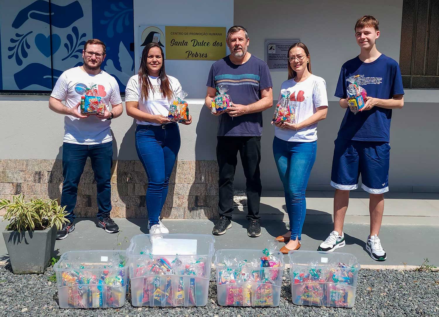 Comissão OAB Cidadã entrega kits de doces para crianças atendidas pela Paróquia Cristo Rei