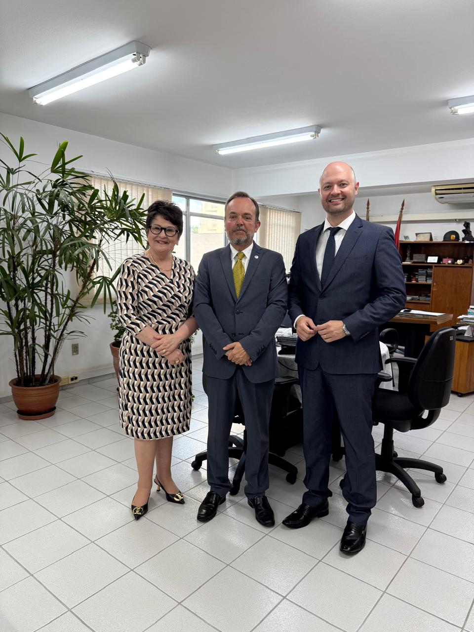 Presidente e Vice-Presidente da OAB Blumenau realizam visita institucional à Justiça Federal