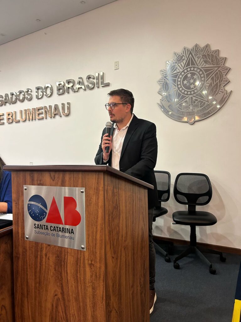 Vice-presidente da OAB Blumenau recebe título de Cidadã Blumenauense