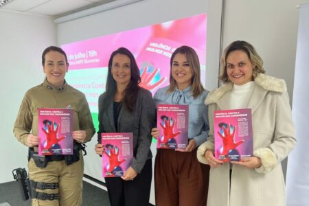 OAB Blumenau contribui para confecção de cartilha sobre violência contra mulher nos condomínios.