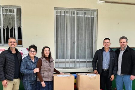 OAB Blumenau entrega alimentos arrecadados à Casa da Esperança