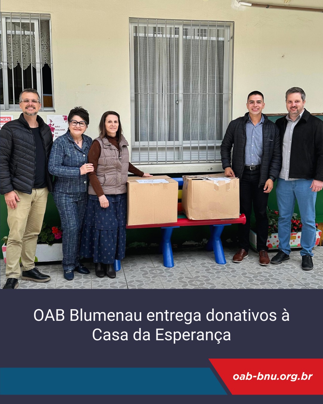OAB Blumenau entrega alimentos arrecadados à Casa da Esperança