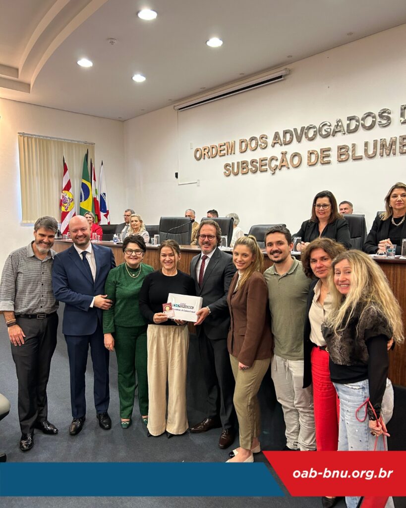 Entrega de Credenciais novos profissionais da Advocacia OAB Blumenau