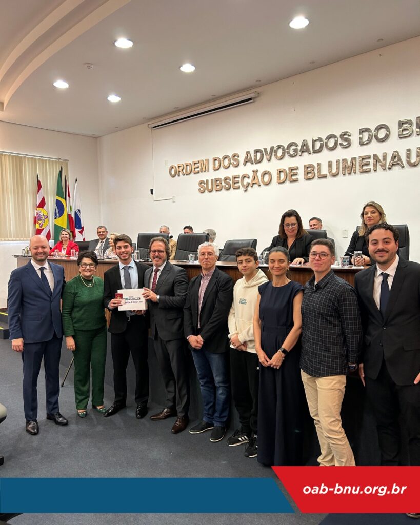 Entrega de Credenciais novos profissionais da Advocacia OAB Blumenau