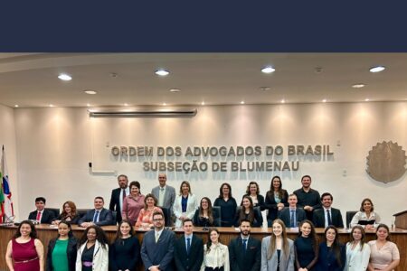 Solenidade de entrega de credenciais OAB Blumenau mês de setembro