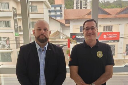 OAB Blumenau fortalece defesa das prerrogativas em visita à 1ª Delegacia de Polícia