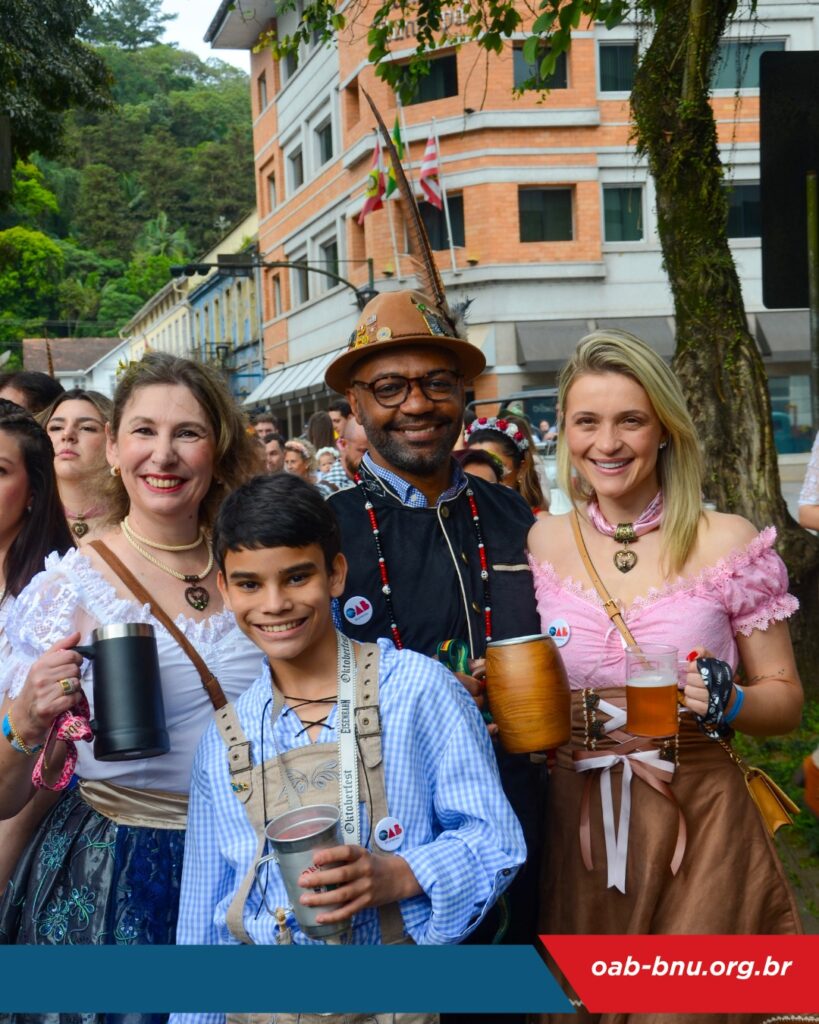 OAB Blumenau encerra participação na Oktoberfest 2025 com celebração da advocacia e da cultura local