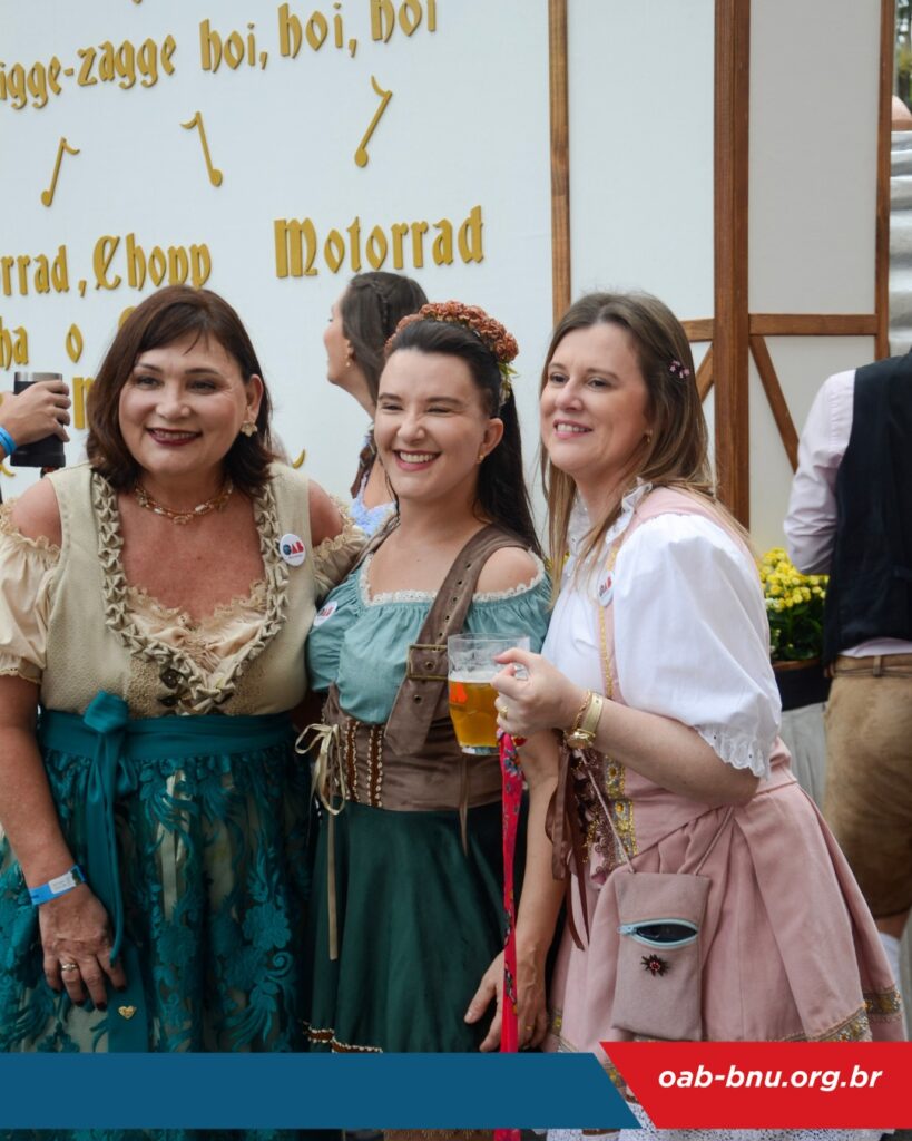 OAB Blumenau encerra participação na Oktoberfest 2025 com celebração da advocacia e da cultura local