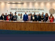 Novos advogados recebem credenciais em solenidade na OAB Blumenau