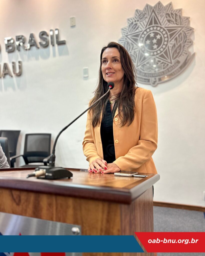 Novos advogados recebem credenciais em solenidade na OAB Blumenau