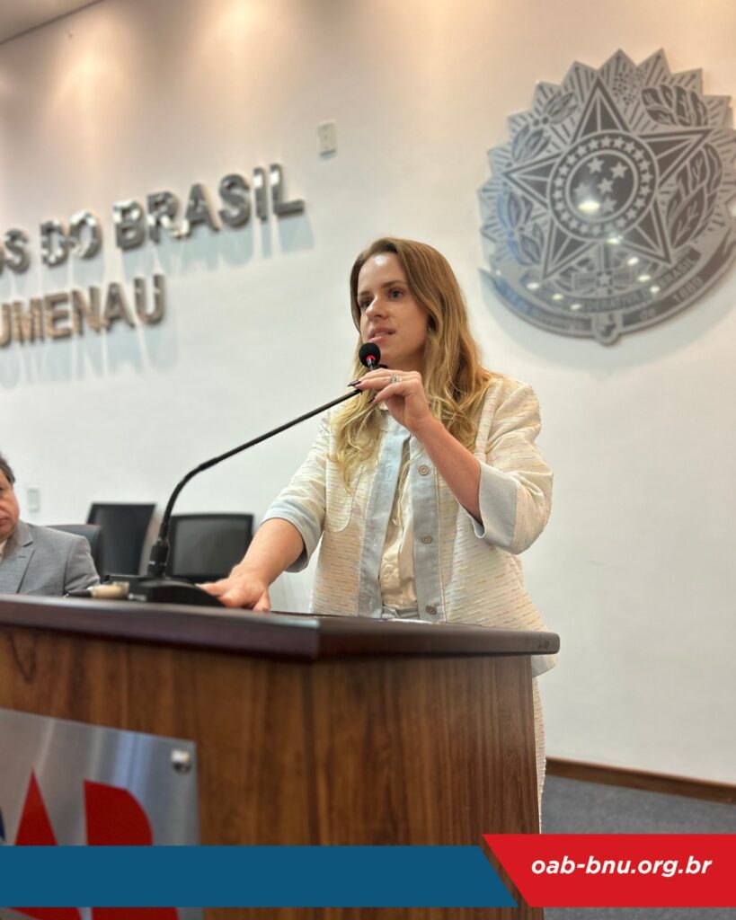 Novos advogados recebem credenciais em solenidade na OAB Blumenau
