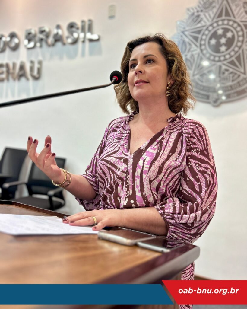 Novos advogados recebem credenciais em solenidade na OAB Blumenau