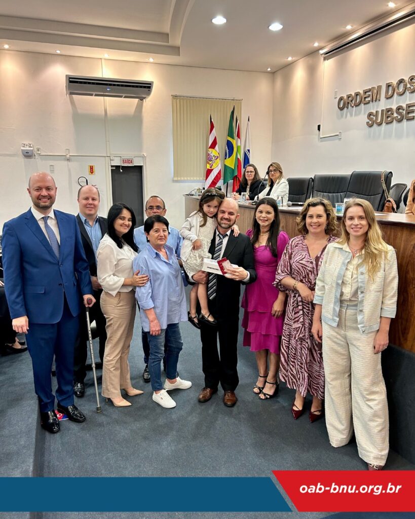 Novos advogados recebem credenciais em solenidade na OAB Blumenau