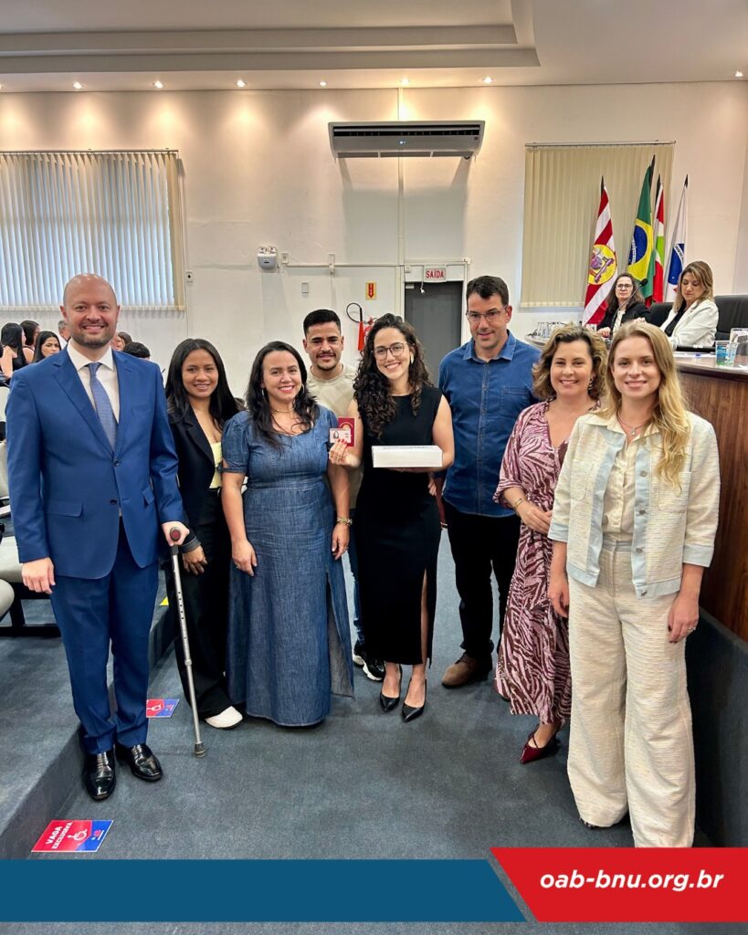 Novos advogados recebem credenciais em solenidade na OAB Blumenau