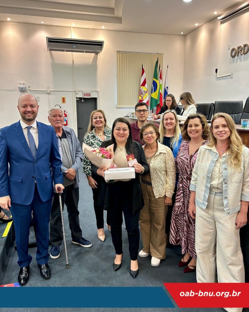 Novos advogados recebem credenciais em solenidade na OAB Blumenau