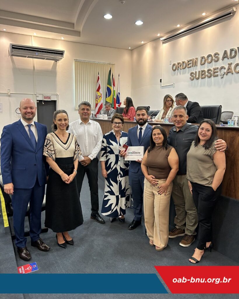 OAB Blumenau realiza solenidade de entrega de credenciais a novos advogados