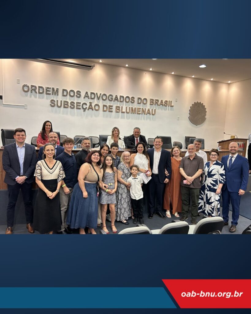 OAB Blumenau realiza solenidade de entrega de credenciais a novos advogados