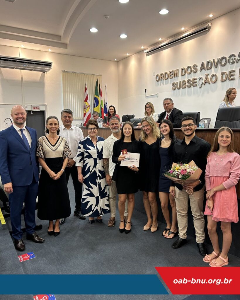 OAB Blumenau realiza solenidade de entrega de credenciais a novos advogados