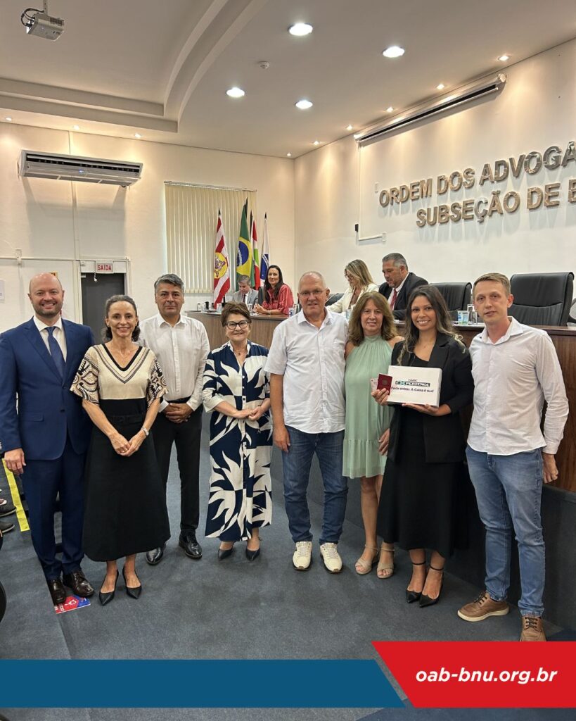OAB Blumenau realiza solenidade de entrega de credenciais a novos advogados