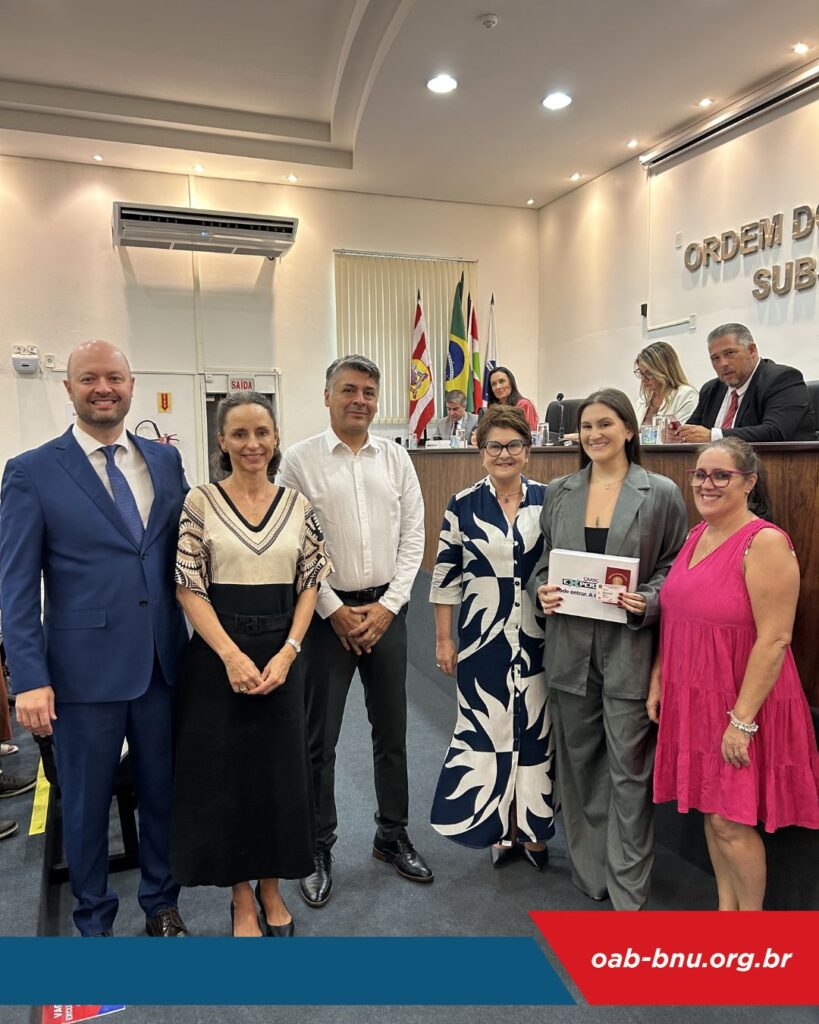 OAB Blumenau realiza solenidade de entrega de credenciais a novos advogados