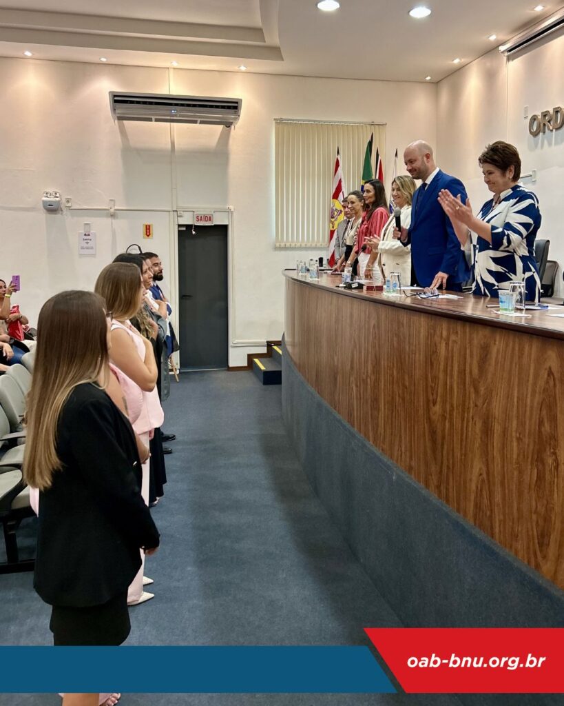 OAB Blumenau realiza solenidade de entrega de credenciais a novos advogados