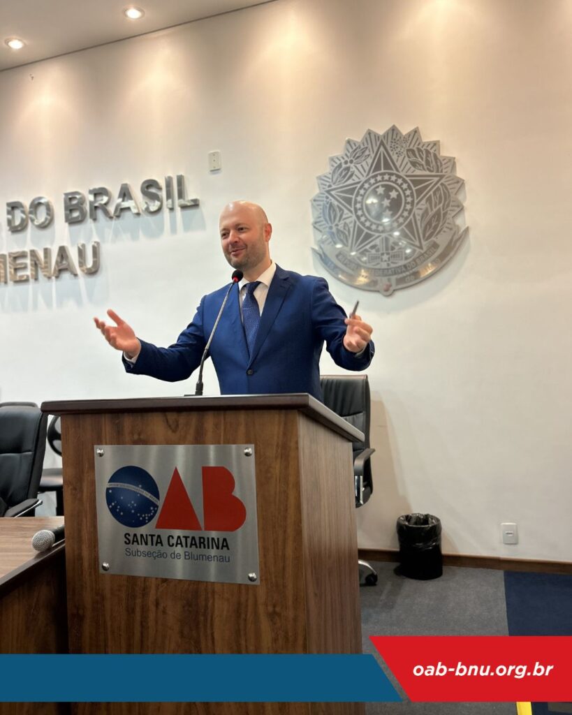 OAB Blumenau realiza solenidade de entrega de credenciais a novos advogados