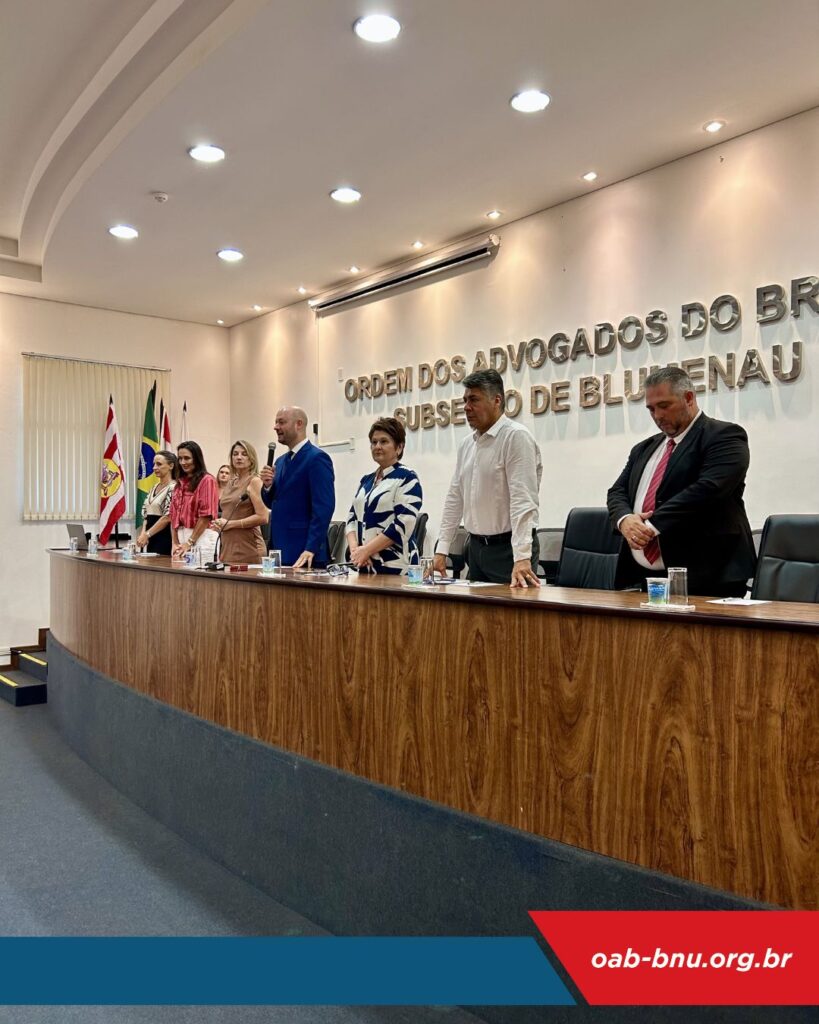 OAB Blumenau realiza solenidade de entrega de credenciais a novos advogados