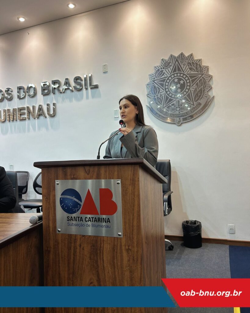 OAB Blumenau realiza solenidade de entrega de credenciais a novos advogados