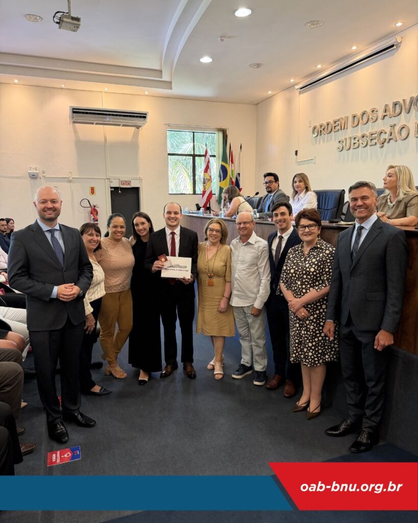 Solenidade de Compromisso e Entrega de Credenciais marca ingresso de novos advogados na OAB Blumenau