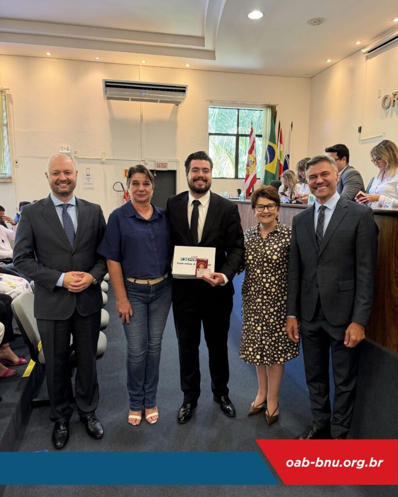 Solenidade de Compromisso e Entrega de Credenciais marca ingresso de novos advogados na OAB Blumenau