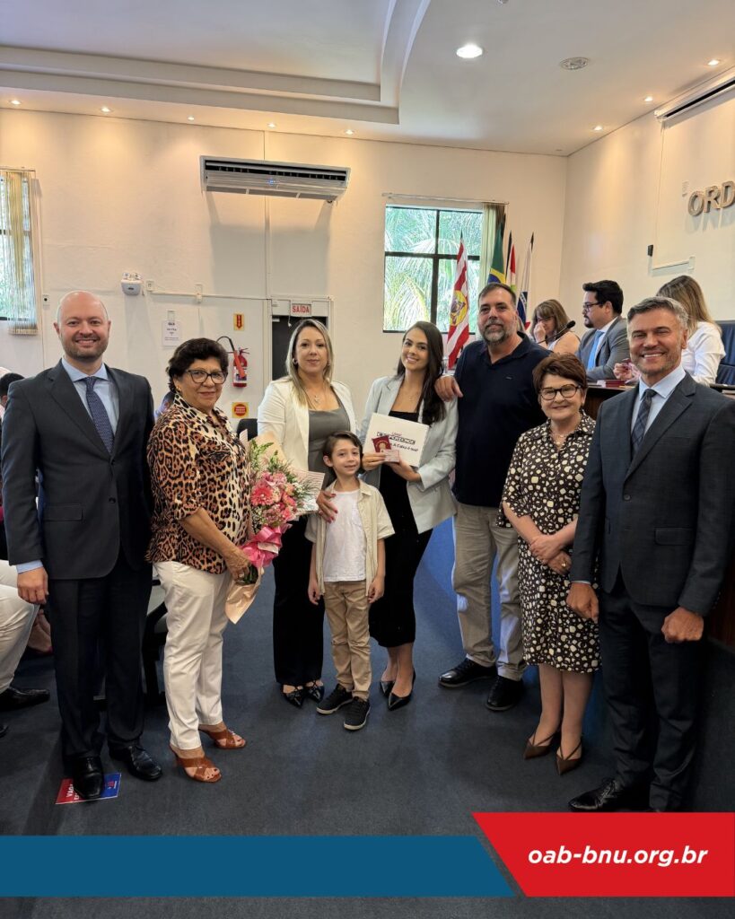 Solenidade de Compromisso e Entrega de Credenciais marca ingresso de novos advogados na OAB Blumenau