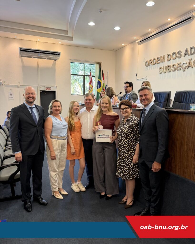 Solenidade de Compromisso e Entrega de Credenciais marca ingresso de novos advogados na OAB Blumenau