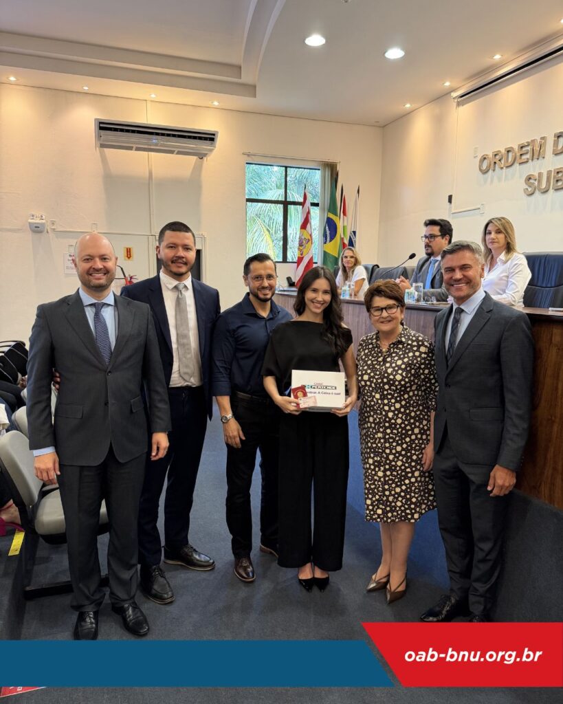 Solenidade de Compromisso e Entrega de Credenciais marca ingresso de novos advogados na OAB Blumenau