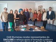 OAB Blumenau recebe representantes do DACLOBE e da FURB para apresentação da XVIII Semana Acadêmica de Direito