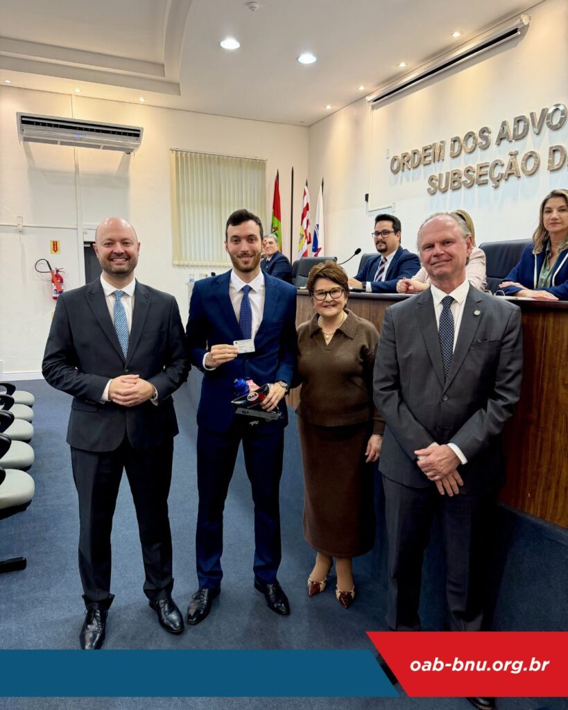 Presidente do TJSC prestigia entrega de credenciais na OAB Blumenau e recebe homenagem da Subseção