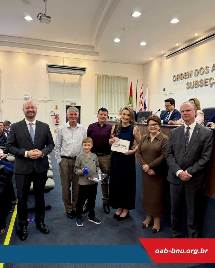 Presidente do TJSC prestigia entrega de credenciais na OAB Blumenau e recebe homenagem da Subseção
