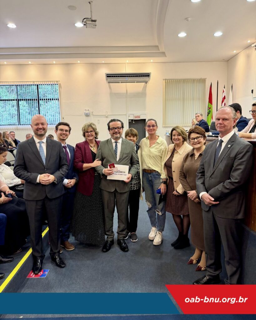 Presidente do TJSC prestigia entrega de credenciais na OAB Blumenau e recebe homenagem da Subseção
