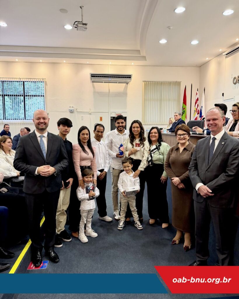 Presidente do TJSC prestigia entrega de credenciais na OAB Blumenau e recebe homenagem da Subseção