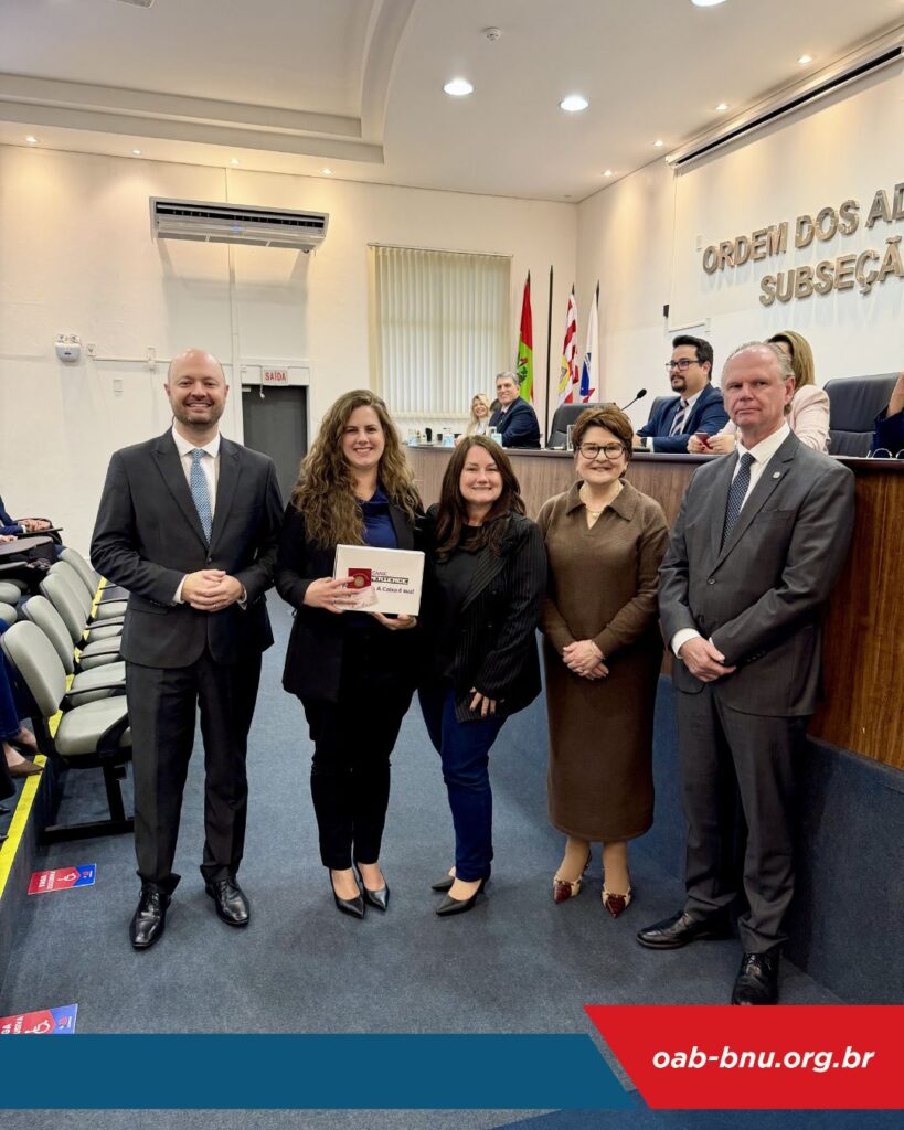 Presidente do TJSC prestigia entrega de credenciais na OAB Blumenau e recebe homenagem da Subseção