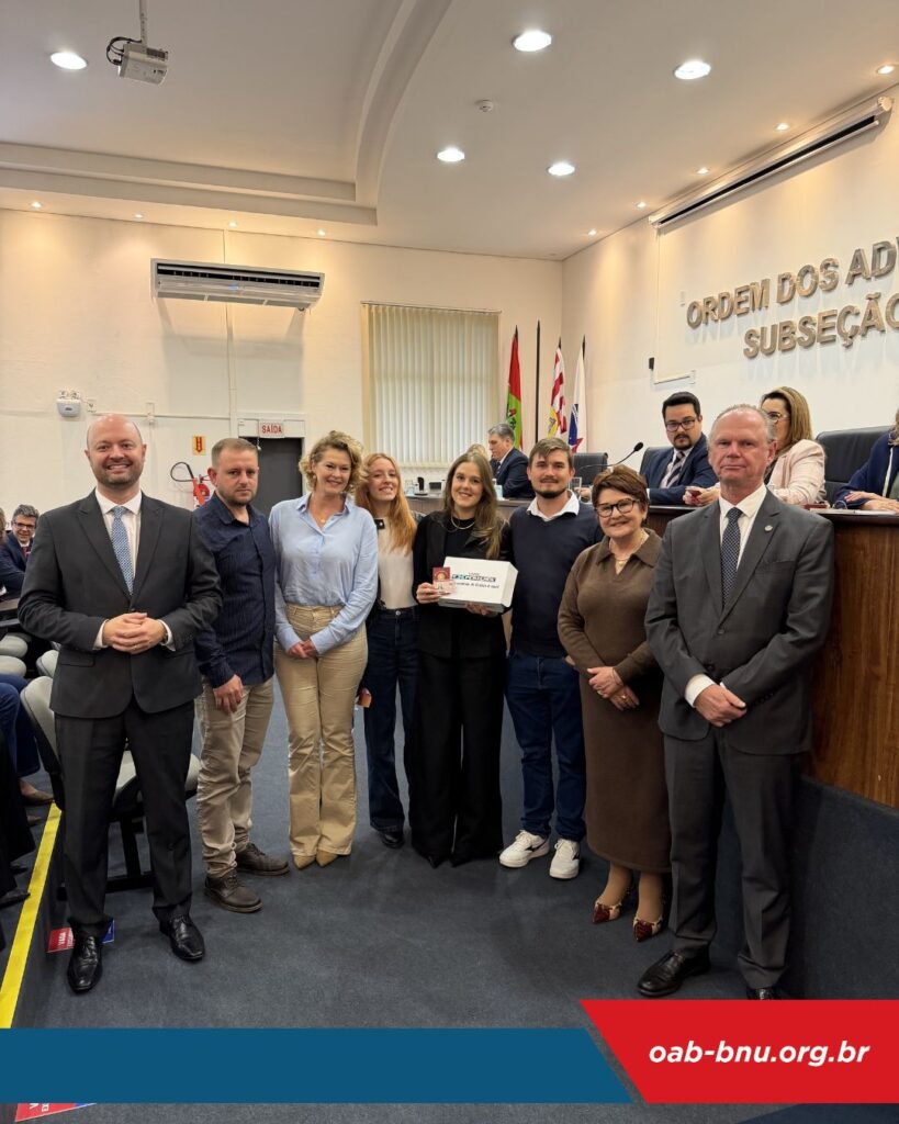 Presidente do TJSC prestigia entrega de credenciais na OAB Blumenau e recebe homenagem da Subseção