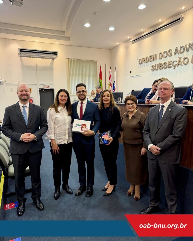 Presidente do TJSC prestigia entrega de credenciais na OAB Blumenau e recebe homenagem da Subseção