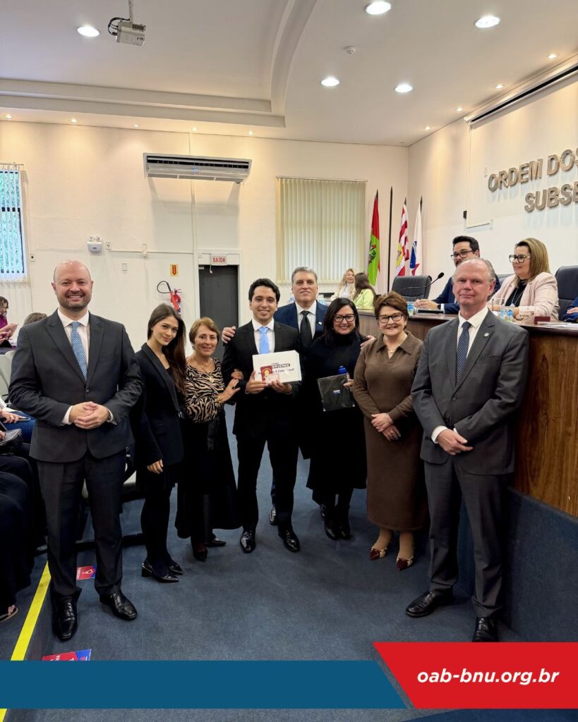 Presidente do TJSC prestigia entrega de credenciais na OAB Blumenau e recebe homenagem da Subseção