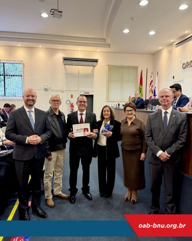 Presidente do TJSC prestigia entrega de credenciais na OAB Blumenau e recebe homenagem da Subseção