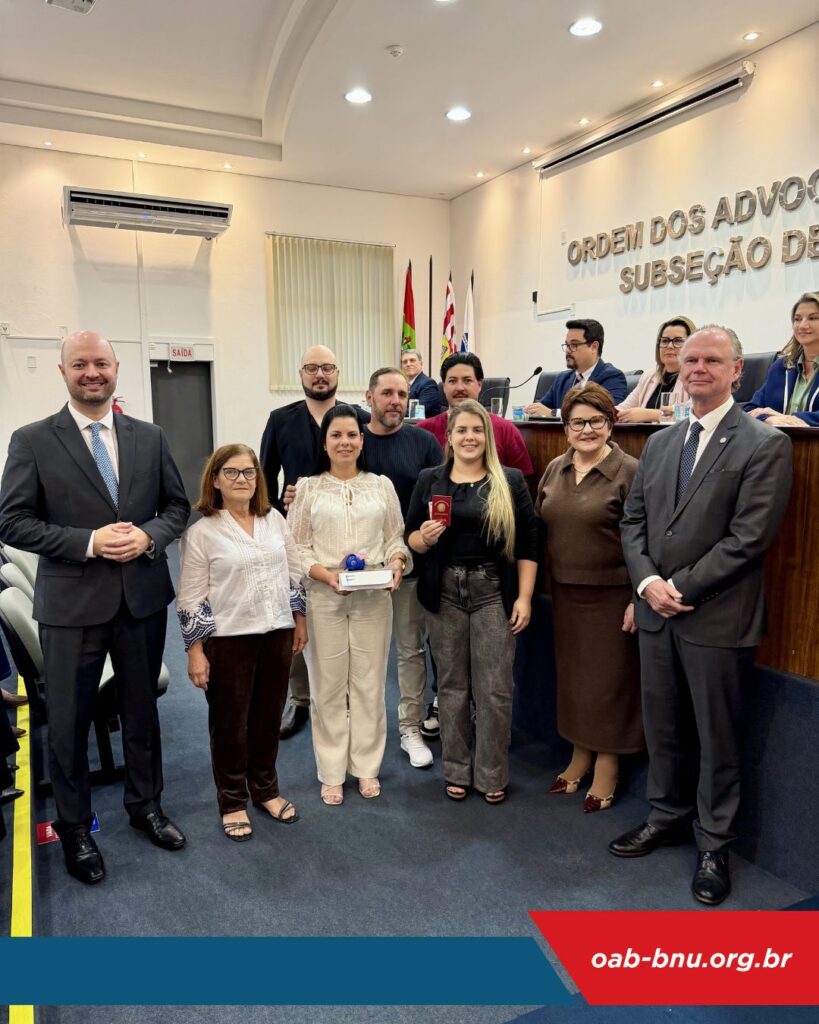 Presidente do TJSC prestigia entrega de credenciais na OAB Blumenau e recebe homenagem da Subseção