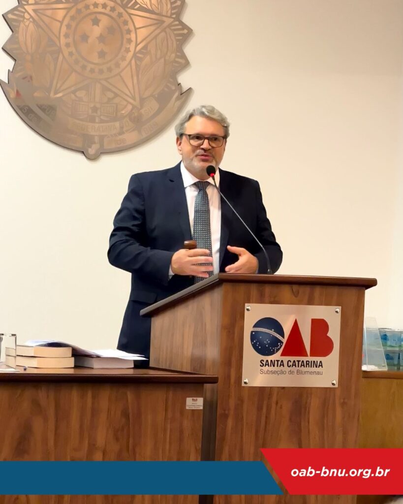 Seminário sobre Recuperação Judicial reúne especialistas e marca lançamento de coletânea jurídica na OAB Blumenau