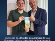 Comissão dos Direitos dos Animais da OAB Blumenau participa de programa de rádio e reforça ações de conscientização e proteção animal