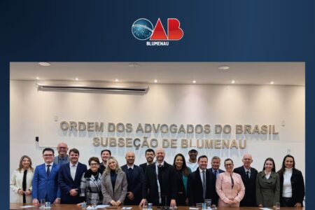 OAB Blumenau entrega credenciais a novos profissionais e reforça compromisso com a valorização da advocacia