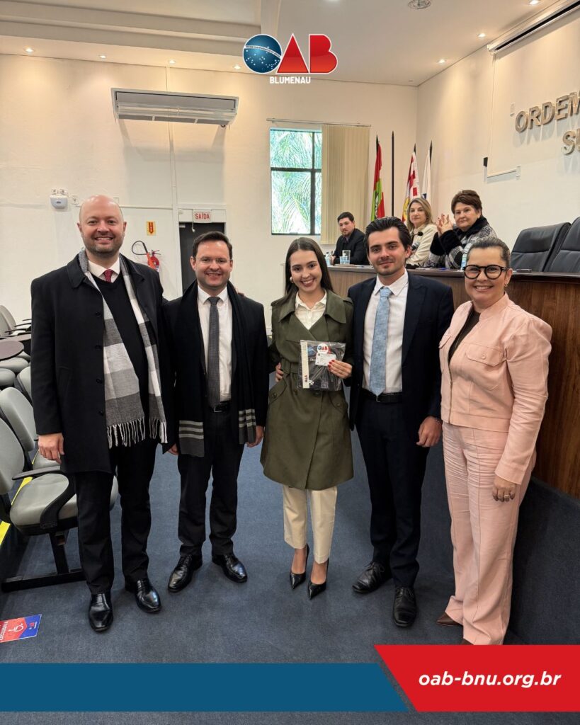 OAB Blumenau entrega credenciais a novos profissionais e reforça compromisso com a valorização da advocacia