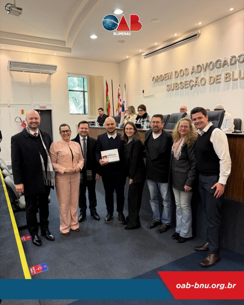 OAB Blumenau entrega credenciais a novos profissionais e reforça compromisso com a valorização da advocacia