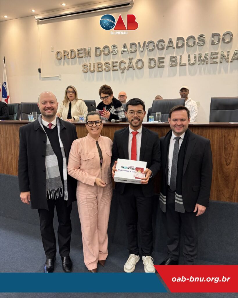 OAB Blumenau entrega credenciais a novos profissionais e reforça compromisso com a valorização da advocacia